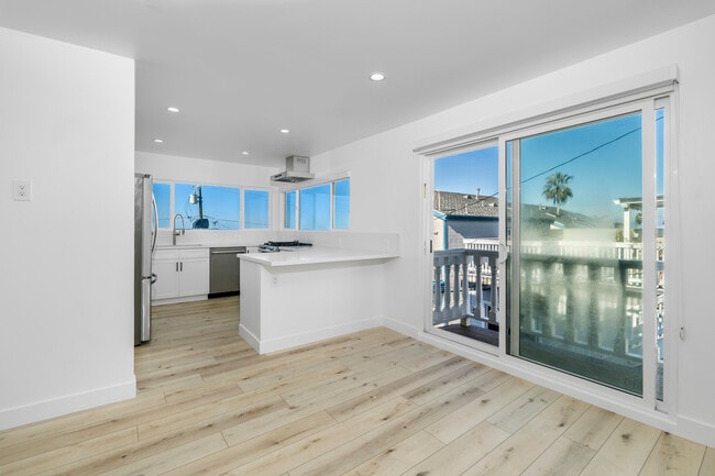 133 34th St, Unit Apt D in Hermosa Beach, CA - Foto de edificio - Building Photo