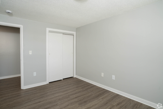266 Main St in Windsor Locks, CT - Building Photo - Building Photo