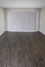 Patriot Square (Granada Square) in Pascagoula, MS - Building Photo - Building Photo