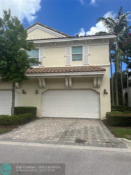 2911 Cascada Isle Way in Hollywood, FL - Foto de edificio - Building Photo