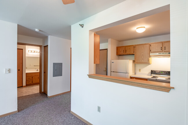 Thompson Meadows Apartments: 55+ Adult in St. Francis, WI - Foto de edificio - Interior Photo