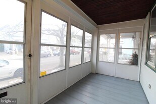 42 Bismarck Ave in Trenton, NJ - Building Photo