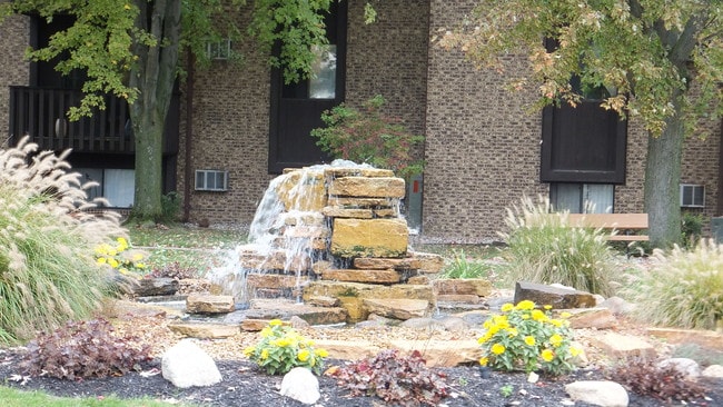 The Meadows in Maumee, OH - Building Photo - Building Photo