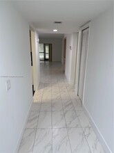 334 Lakeview Dr in Weston, FL - Building Photo - Building Photo