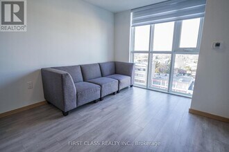 3445 Sheppard Ave E in Toronto, ON - Building Photo - Building Photo