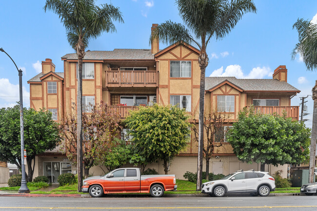 384 Redondo Ave, Unit 204 in Long Beach, CA - Building Photo - Building Photo
