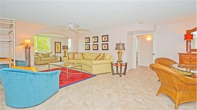 1000 Scotia Dr-Unit -208 in Hypoluxo, FL - Building Photo - Building Photo