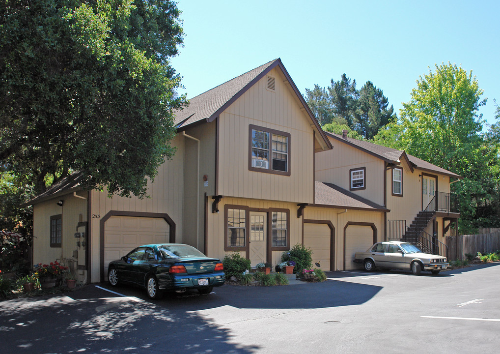 253 Pleasant Hill Ave in Sebastopol, CA - Building Photo