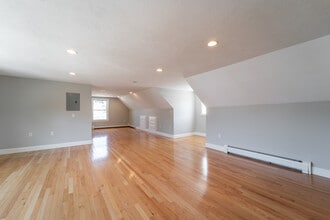 377 Shrewsbury St, Unit 2 in Worcester, MA - Foto de edificio - Building Photo