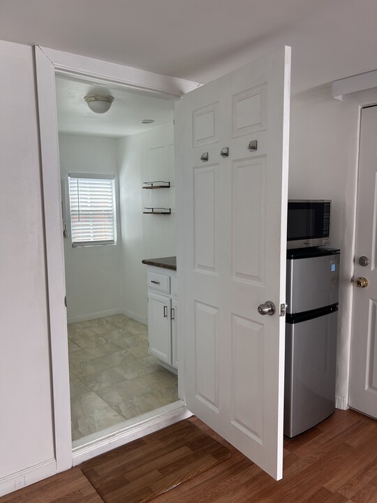 2353 S Westgate Ave in Los Angeles, CA - Building Photo