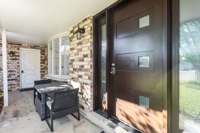 1000 E Callero Cir in Mount Prospect, IL - Building Photo - Building Photo