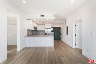 829 Larrabee St in West Hollywood, CA - Building Photo