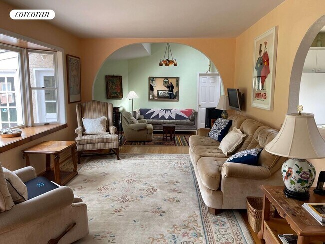 17 Wade Rd in Shelter Island, NY - Building Photo - Building Photo