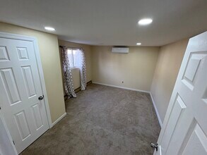 37 John St, Unit 1 in Port Jefferson Station, NY - Foto de edificio - Building Photo