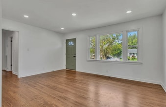 1923 Overton Dr in Columbia, TN - Foto de edificio - Building Photo