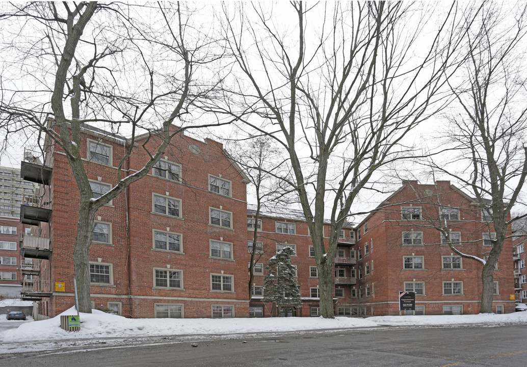 3300 Ridgewood in Montréal, QC - Building Photo