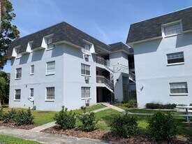 1 Bed/1 Bath - Unit 206 in St. Petersburg, FL - Building Photo