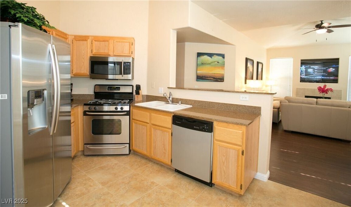 9975 Peace Way in Las Vegas, NV - Building Photo