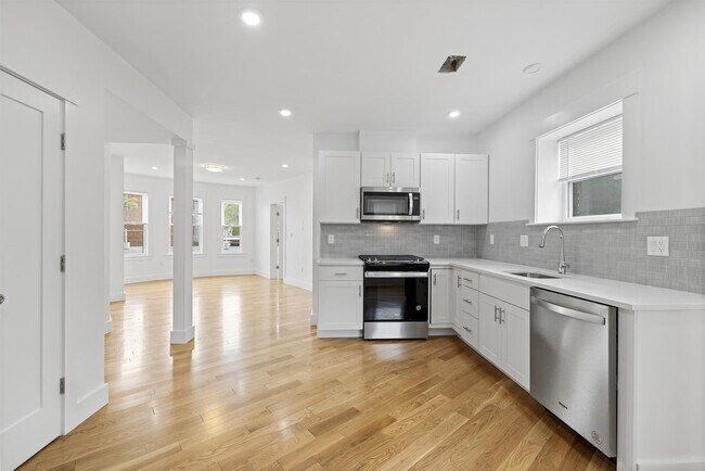 401 Columbia St, Unit 3 in Cambridge, MA - Building Photo - Building Photo