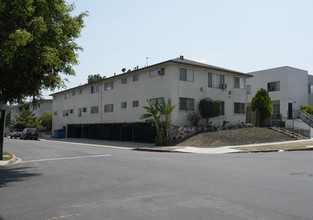 4902 Rosewood Ave in Los Angeles, CA - Building Photo - Building Photo