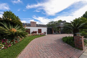 1542 Santiago Dr in Newport Beach, CA - Building Photo - Building Photo