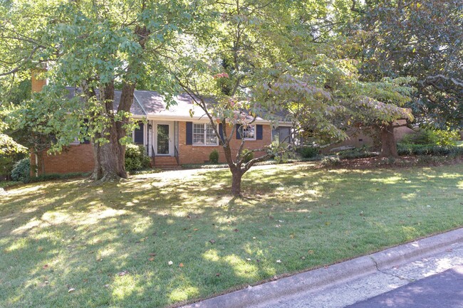 608 Candlewood Dr in Greensboro, NC - Foto de edificio - Building Photo