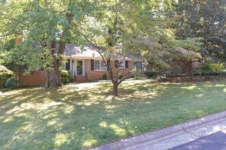608 Candlewood Dr in Greensboro, NC - Building Photo - Building Photo