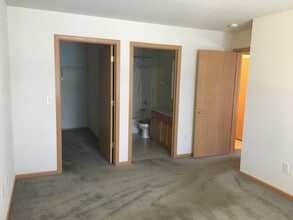 122 Bertram Dr in Yorkville, IL - Building Photo - Building Photo