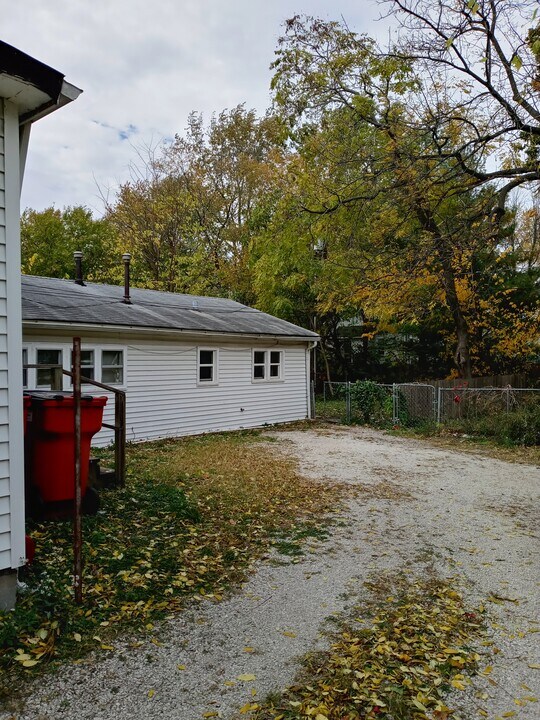 204 W Ells Ave in Champaign, IL - Foto de edificio