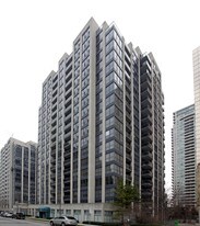 28 Hollywood Ave in Toronto, ON - Building Photo
