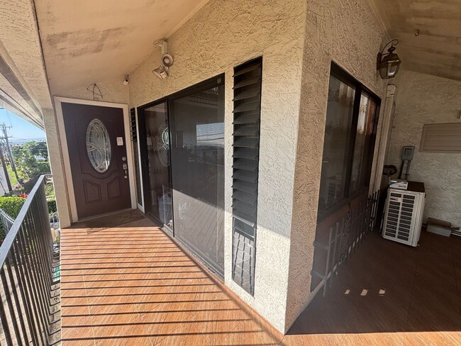 1055 Alewa Dr in Honolulu, HI - Building Photo - Building Photo