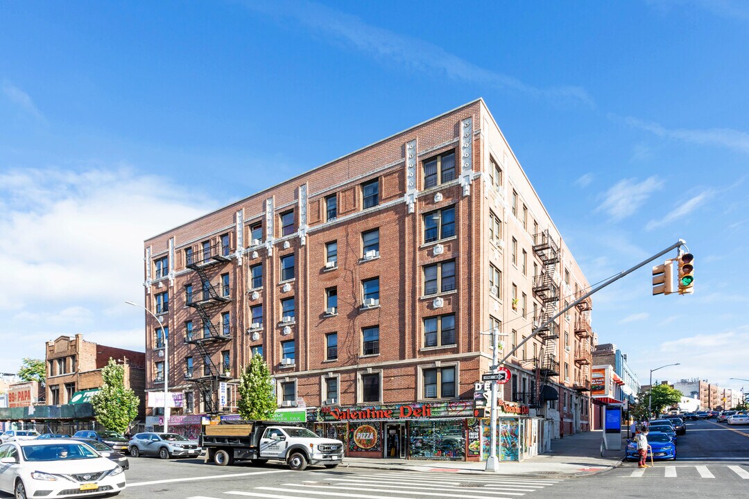 2463 Valentine Ave in Bronx, NY - Foto de edificio