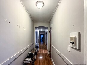 153 Cypress St, Unit 1 in Brookline, MA - Building Photo - Building Photo
