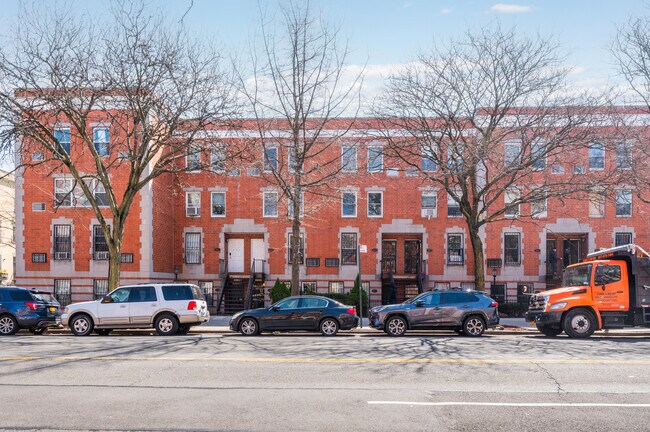 St. Charles Condominium in New York, NY - Building Photo - Building Photo