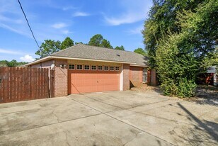 3315 Bauer Rd in Pensacola, FL - Building Photo