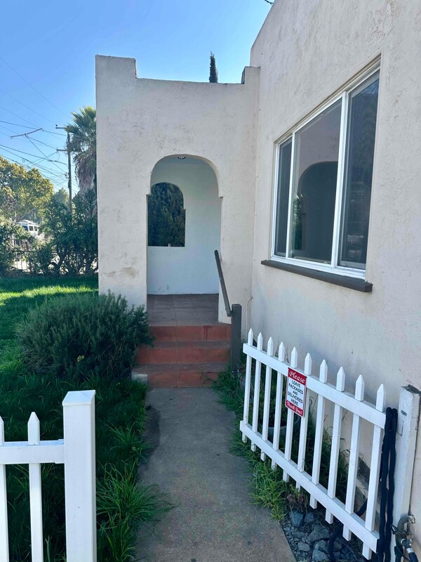 2239 Conifer Ave in San Diego, CA - Foto de edificio - Building Photo