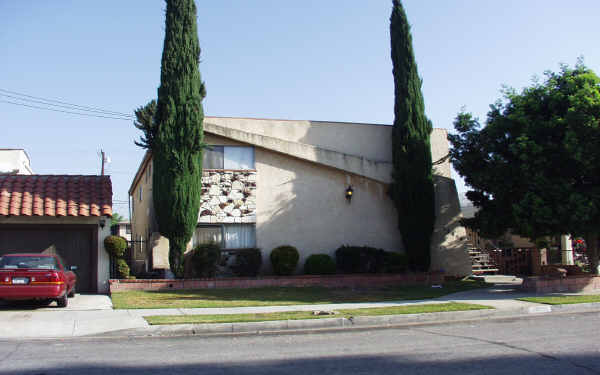 12059 Pine St in Norwalk, CA - Building Photo