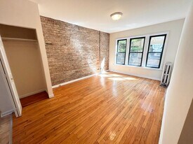 2322 N Spaulding Ave, Unit 2334.5-2A in Chicago, IL - Building Photo