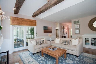 117 Fox Hollow Ln in Southampton, NY - Foto de edificio - Building Photo