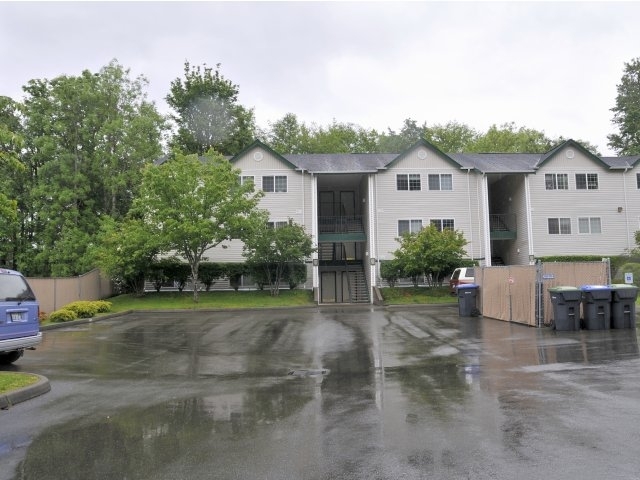 Creekside Apartments in Shelton, WA - Building Photo