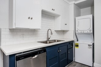 5140 Clinton Avenue in Los Angeles, CA - Building Photo - Building Photo