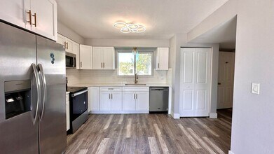 313 Swain Blvd, Unit 313 Swain Blvd in Greenacres, FL - Foto de edificio - Building Photo