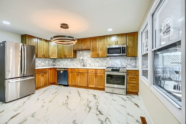 8049 Lansdale Rd in Baltimore, MD - Building Photo - Building Photo