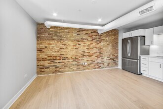 4637 N Ashland Ave in Chicago, IL - Foto de edificio - Building Photo