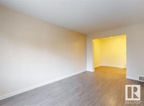 4 C Callingwood Ct NW in Edmonton, AB - Building Photo - Building Photo