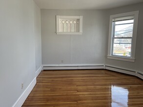 342 Broadway, Unit #1 in Lynn, MA - Building Photo - Building Photo