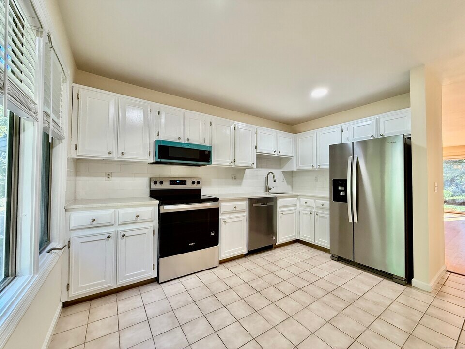 65 Wolfpit Ave in Norwalk, CT - Building Photo