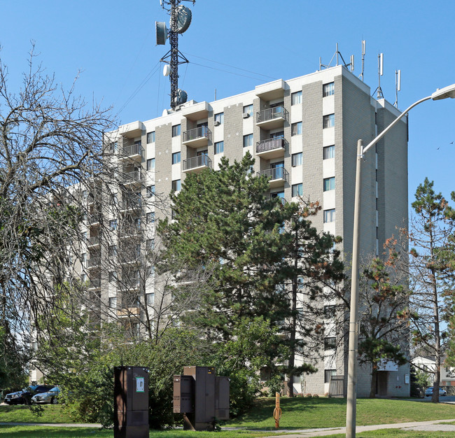 The Chelsea Apartments in St Catharines, ON - Building Photo - Building Photo