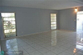 7100 NW 67th St in Tamarac, FL - Building Photo - Building Photo