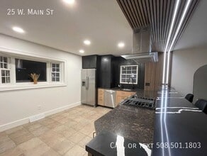 25 W Main St in Hopkinton, MA - Building Photo - Building Photo